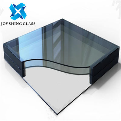 Vakuumisolierendes Glas