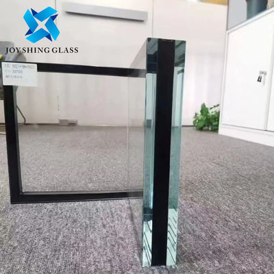 Maßgeschneidertes Low-E-Glas mit Warm-Edge-Spacer